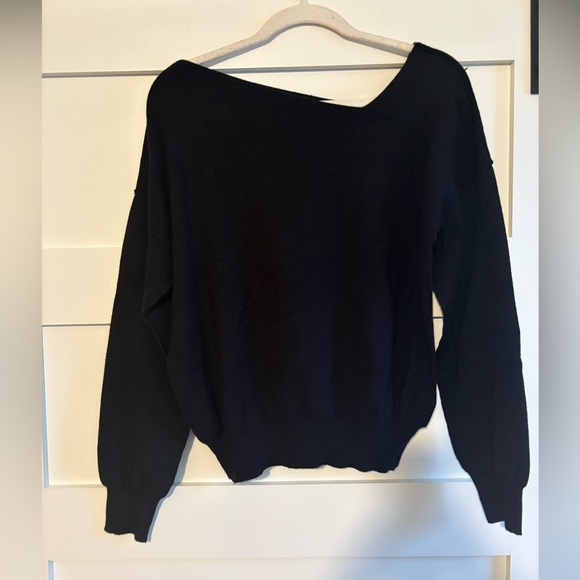 NWT Line & Dot Favorite Off Shoulder Sweater Size Small - Picture 2 of 2